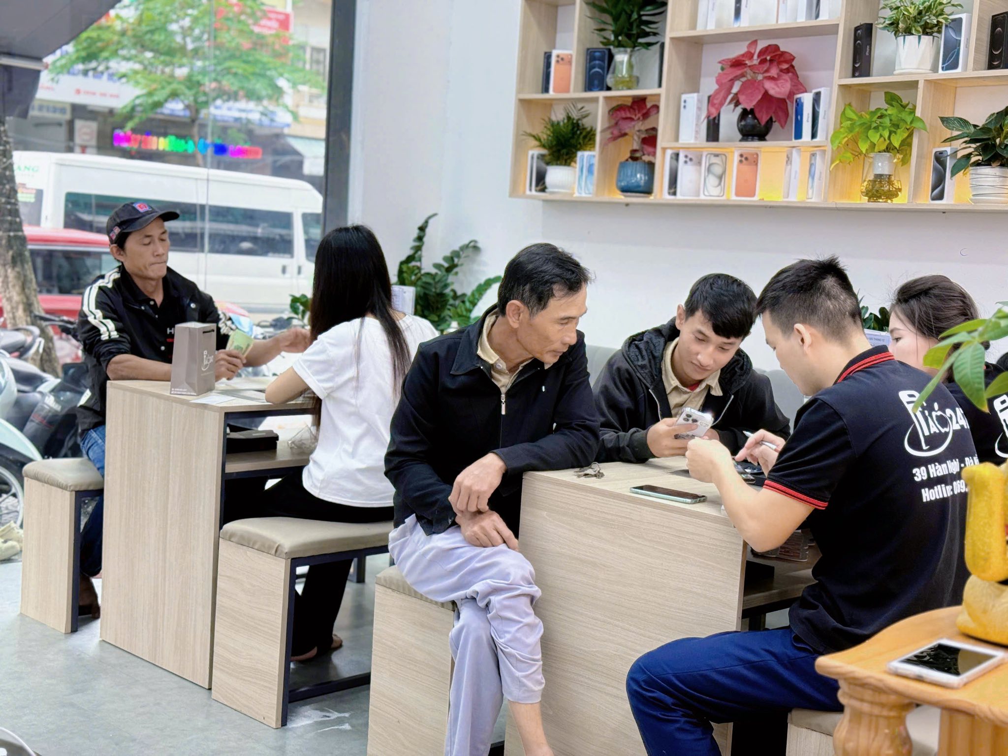 tao-247-iphone-cu-da-nang