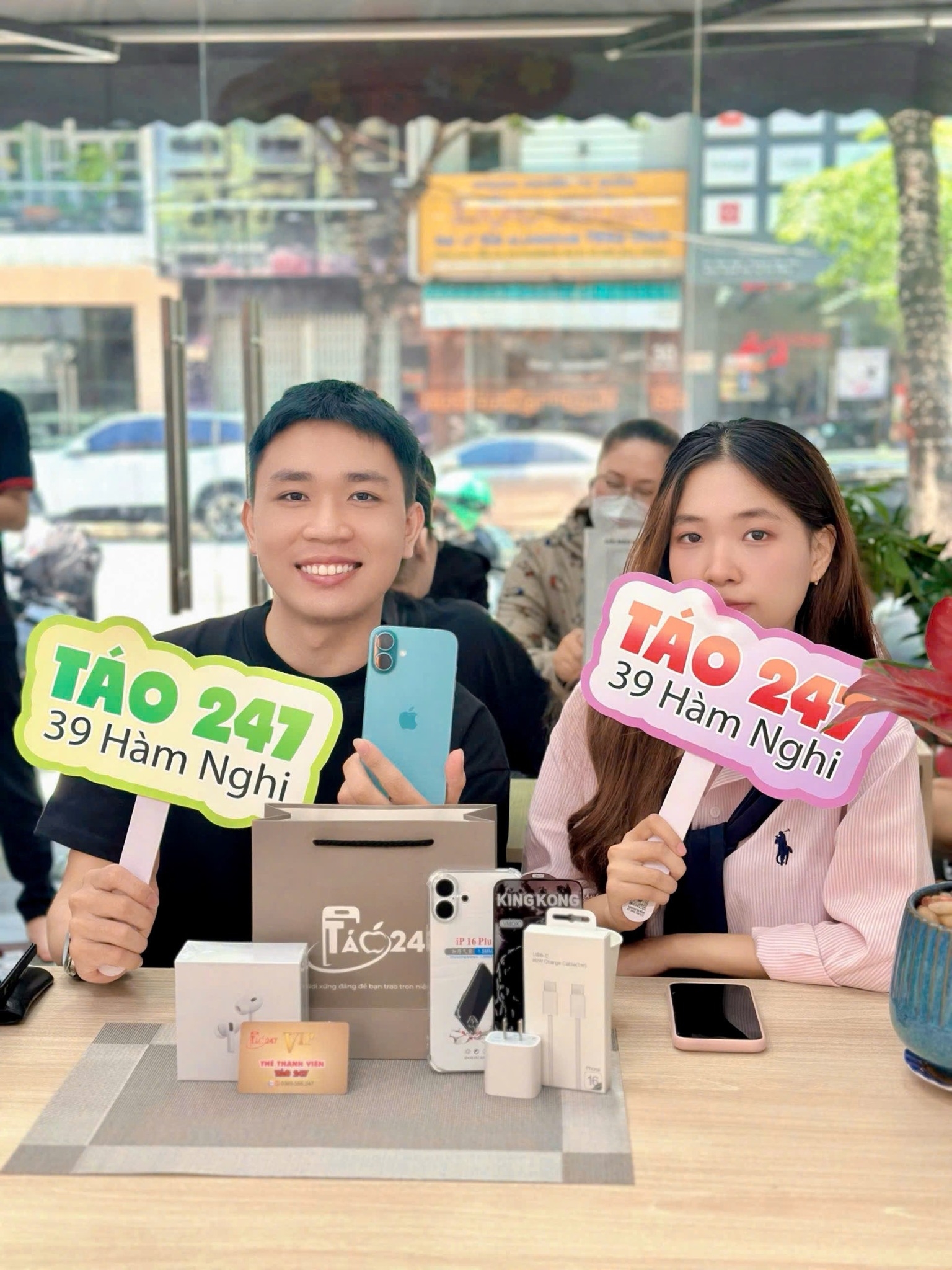 iPhone 16 Plus vẫn đang là sản phẩm được rất nhiều khách hàng tin tưởng lựa chọn tại Táo 247