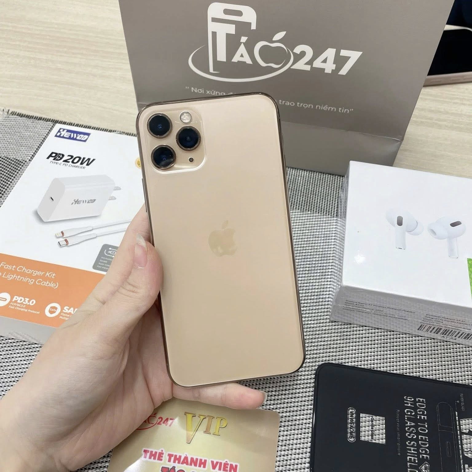 Táo 247 cam kết 100% nguyên zin, chính hãng - Khi mua hàng, khách hàng sẽ được tặng full bộ phụ kiện + bảo hành đầy đủ