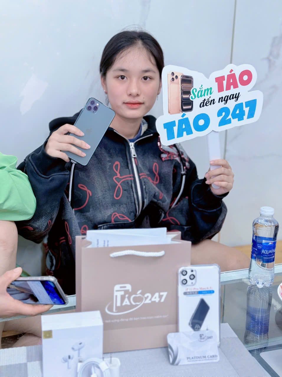 iPhone 11 Pro vẫn đang là sản phẩm được rất nhiều khách hàng tin tưởng lựa chọn tại Táo 247