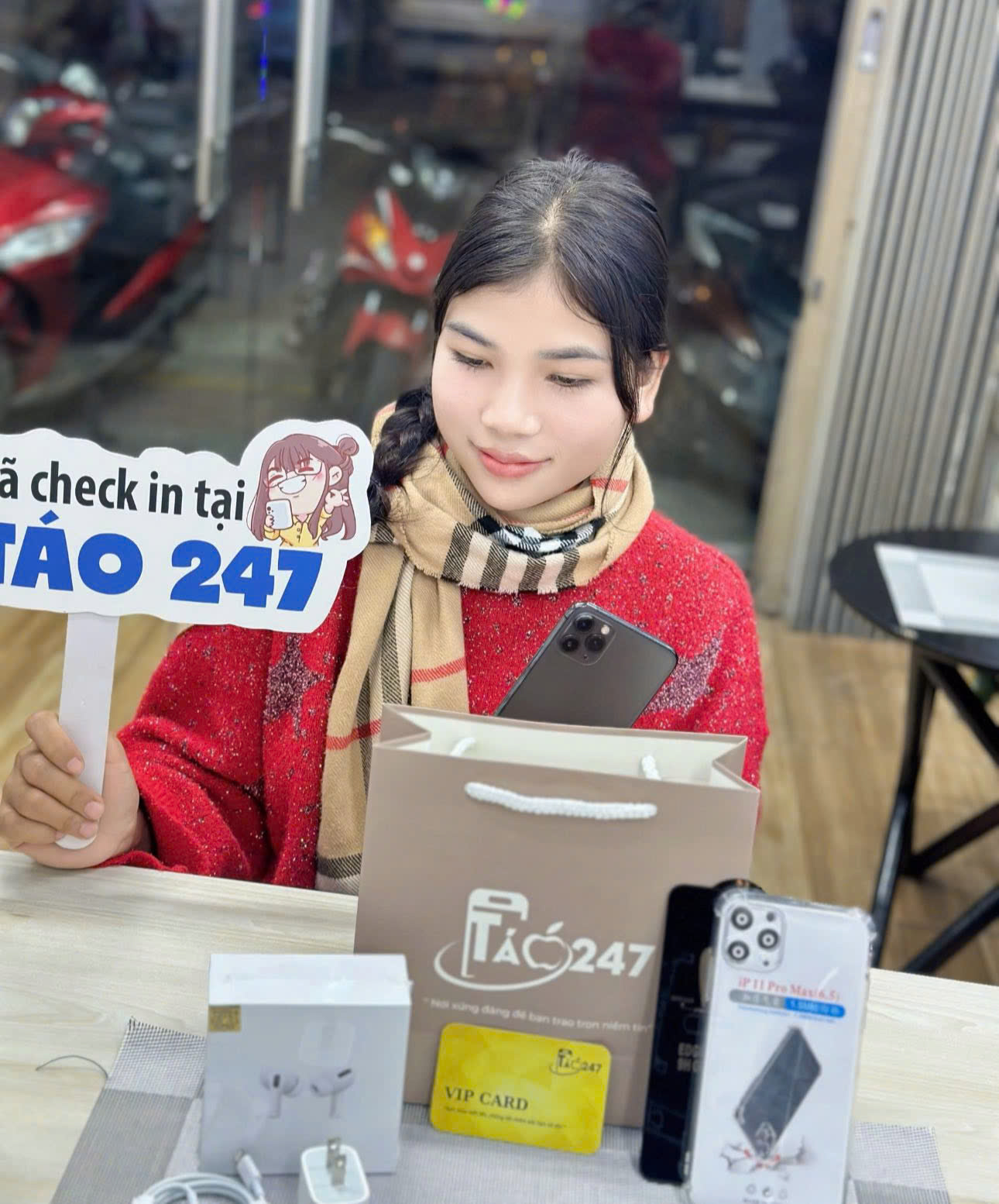 iPhone 11 Pro Max vẫn đang là sản phẩm được rất nhiều sinh viên tin tưởng lựa chọn tại Táo 247