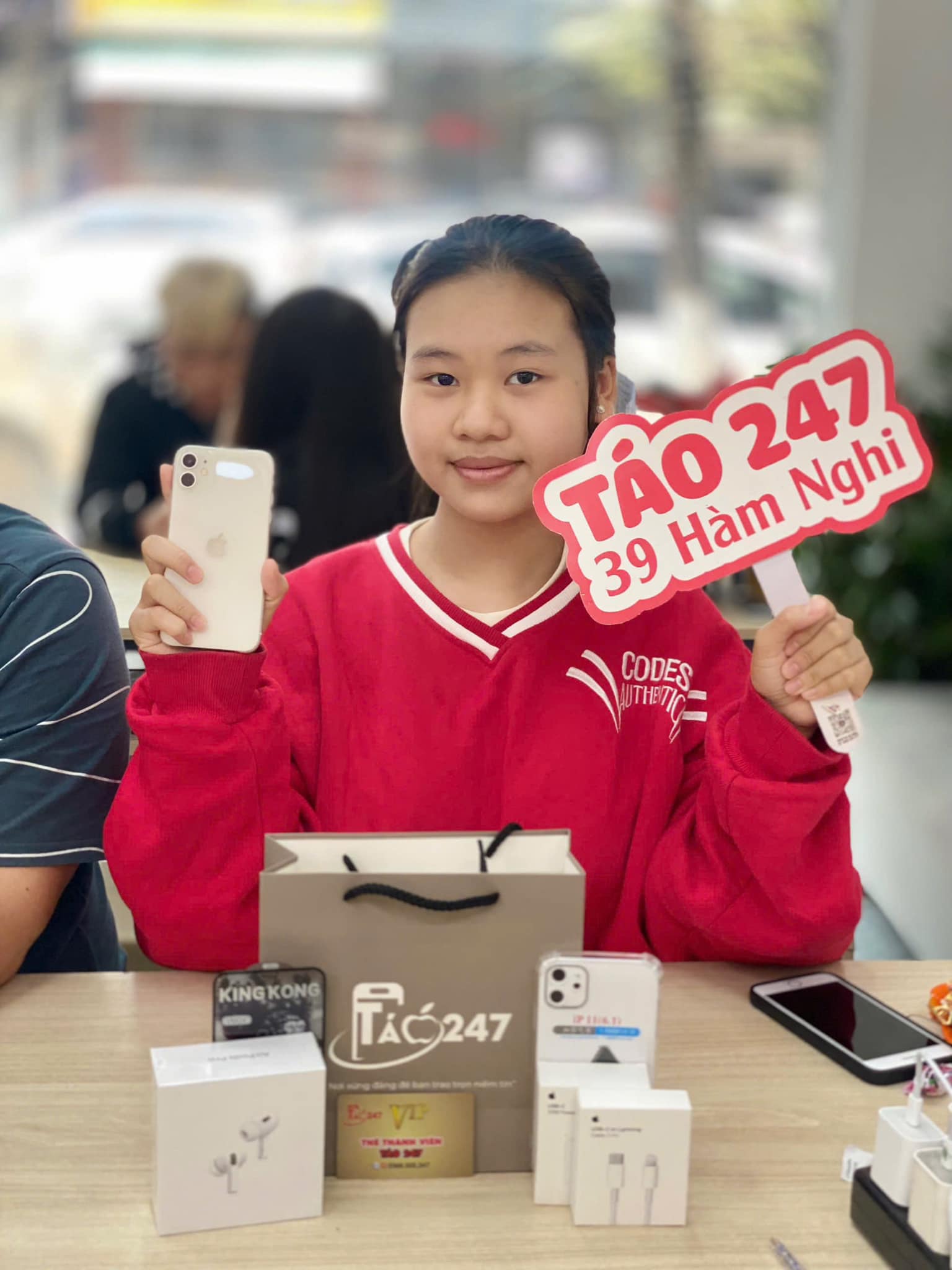 iPhone 11 vẫn đang là sản phẩm được rất nhiều khách hàng tin tưởng lựa chọn tại Táo 247