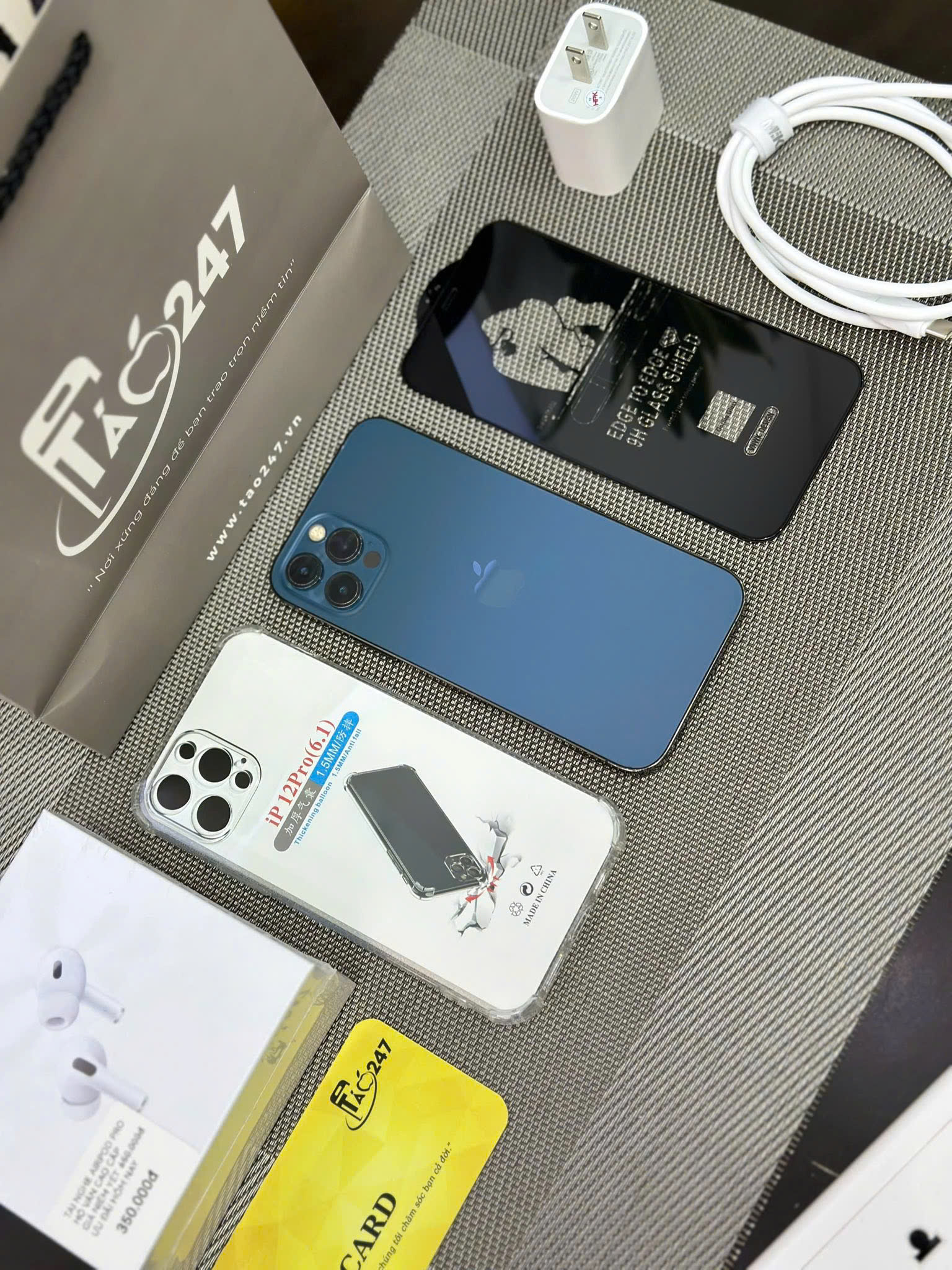 Táo 247 cam kết 100% nguyên zin, chính hãng - Khi mua hàng, khách hàng sẽ được tặng full bộ phụ kiện + bảo hành đầy đủ