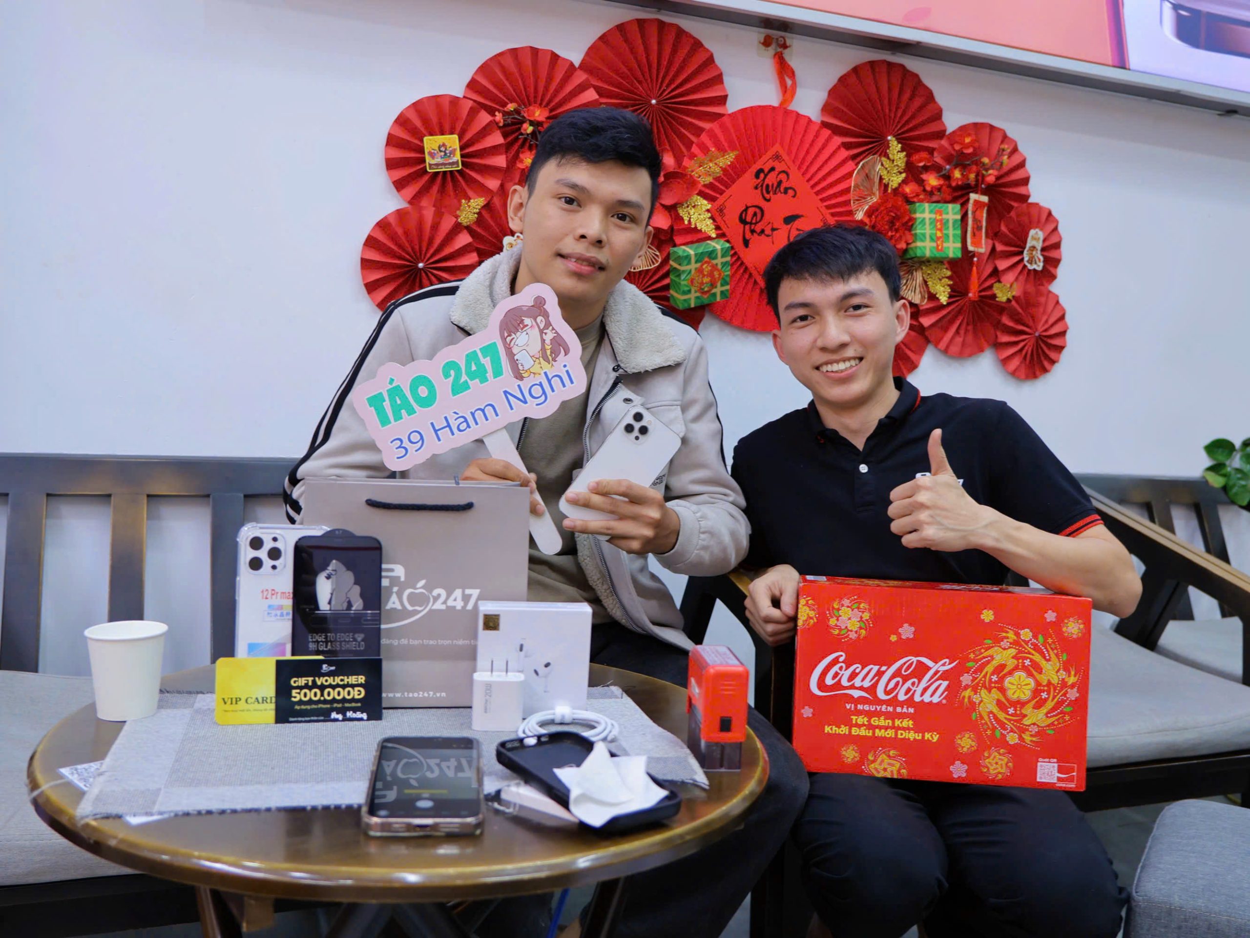 iPhone 12 Pro Max vẫn đang là sản phẩm được rất nhiều khách hàng tin tưởng lựa chọn tại Táo 247