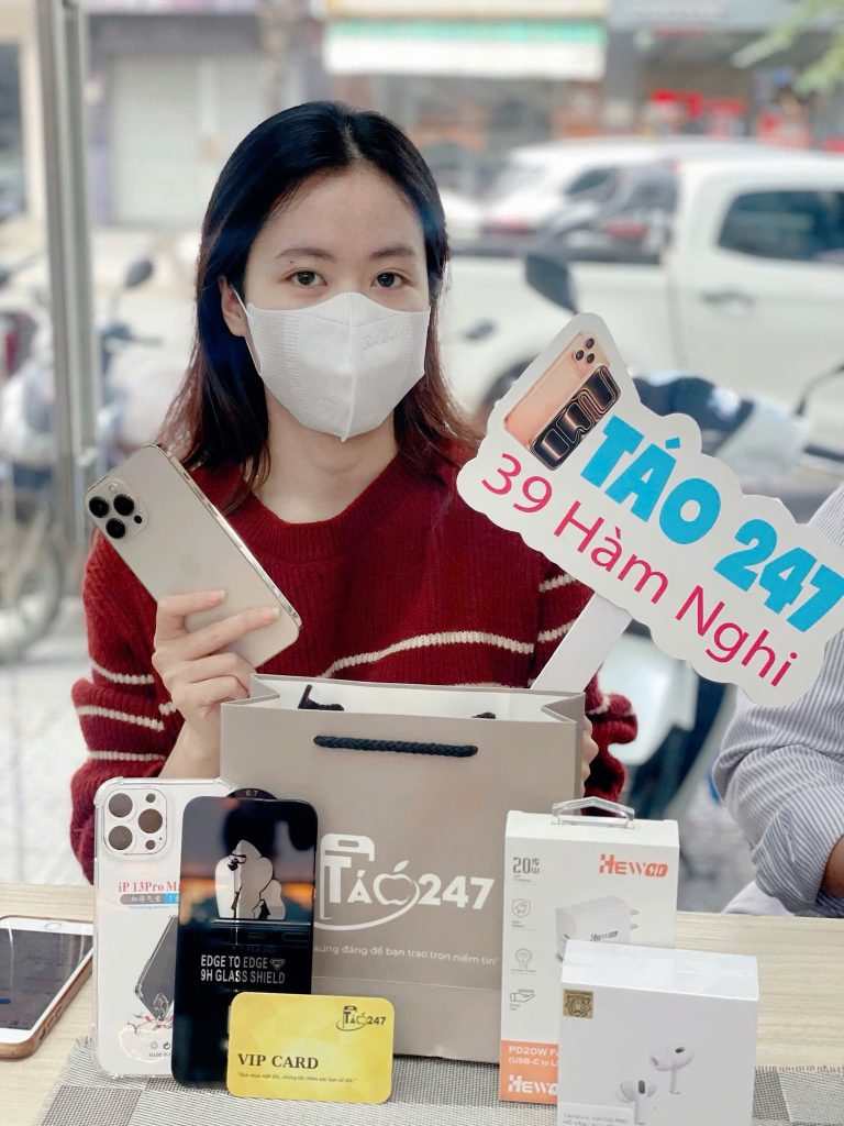 iPhone 13 Pro Max vẫn đang là sản phẩm được rất nhiều khách hàng tin tưởng lựa chọn tại Táo 247