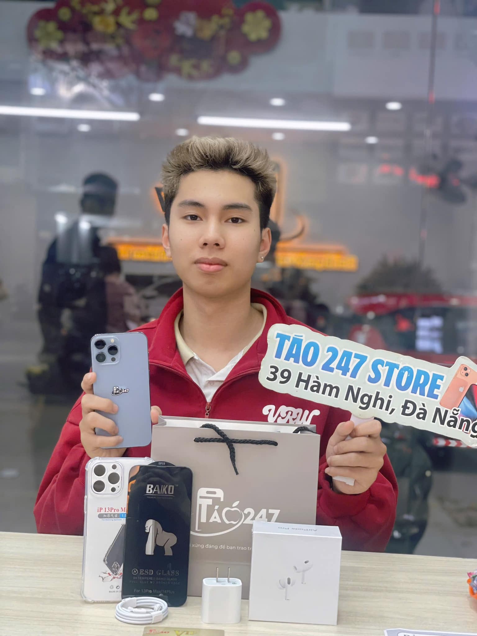 iPhone 13 Pro Max vẫn đang là sản phẩm được rất nhiều khách hàng tin tưởng lựa chọn tại Táo 247