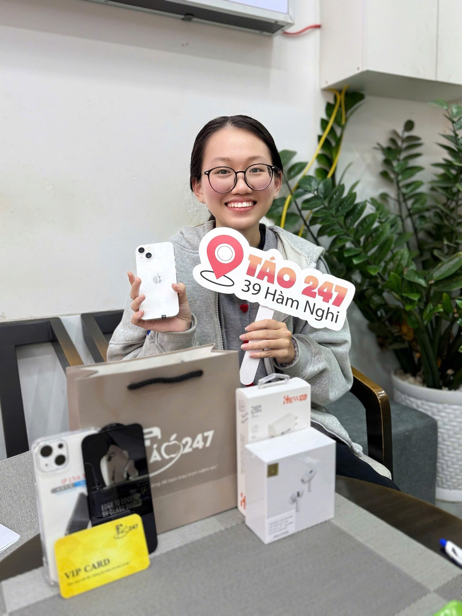 iPhone 13 vẫn đang là dòng máy được săn đón cực mạnh tại Táo 247