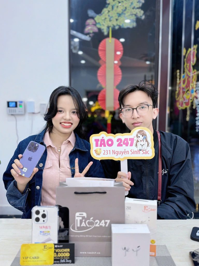 Khách hàng tin tưởng và lựa chọn iPhone 14 Pro tại Táo 247