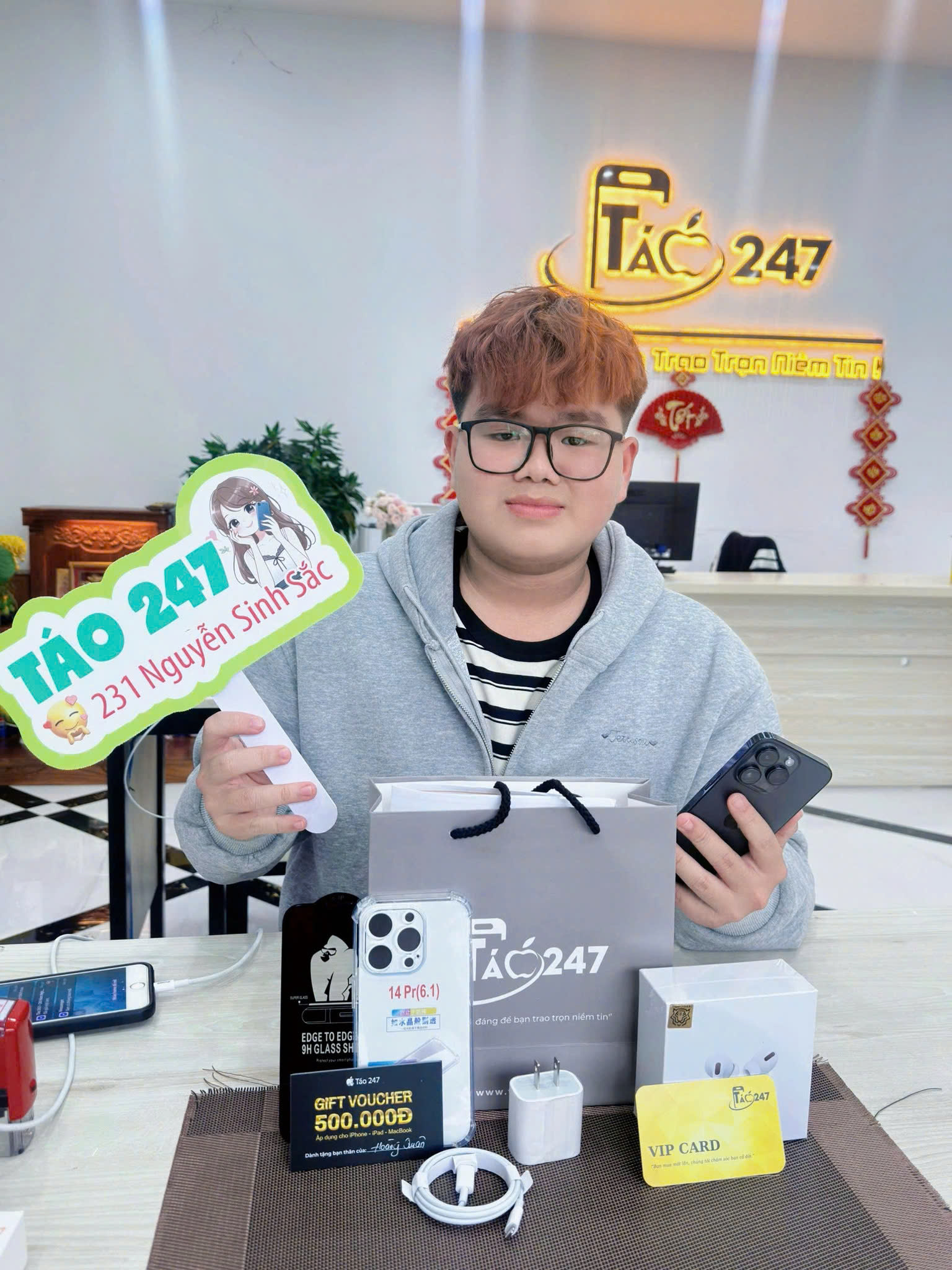 Các bạn sinh viên vẫn luôn tin tưởng và lựa chọn iPhone 14 Pro tại Táo 247