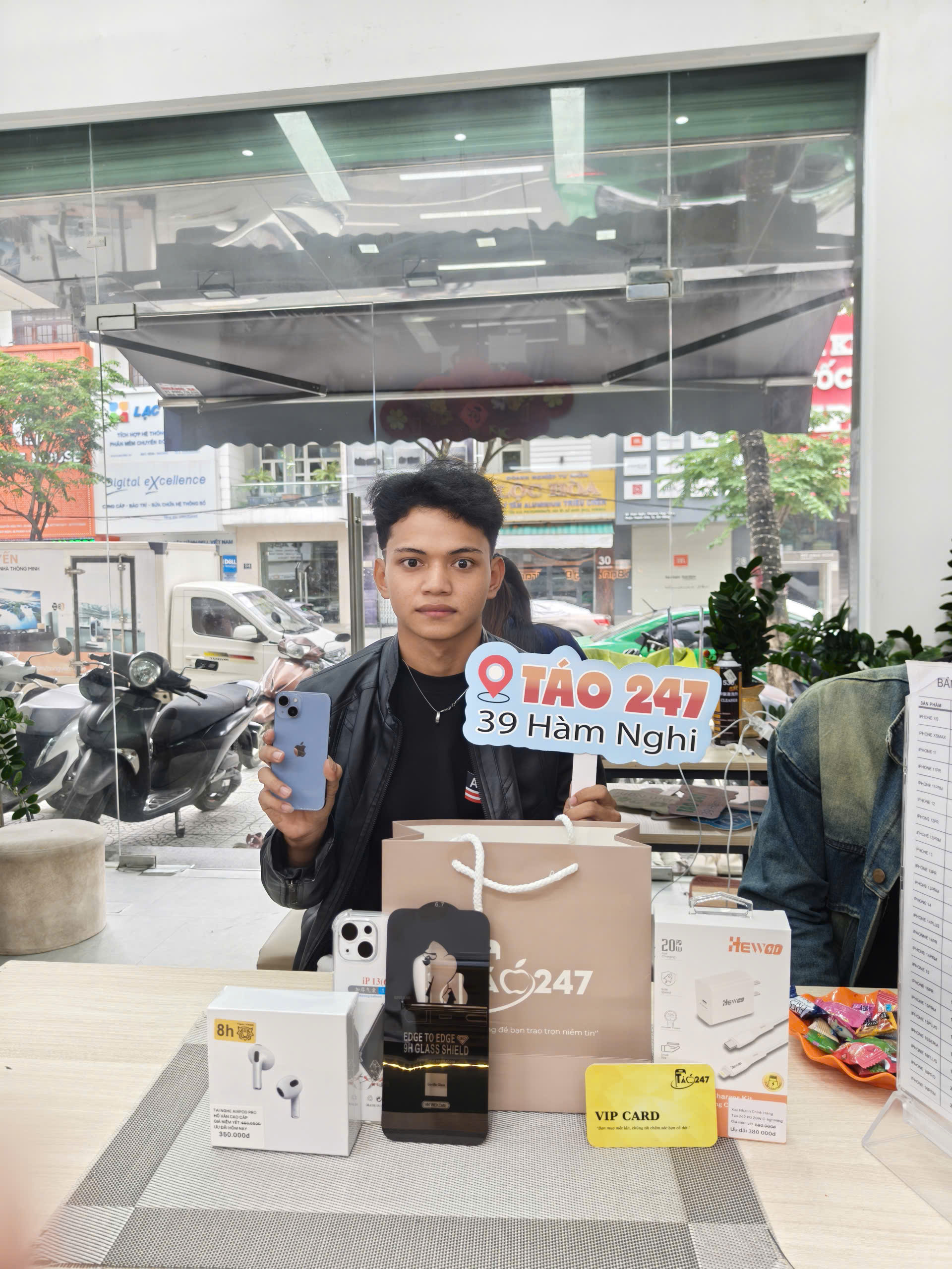 iPhone 14 vẫn đang là sản phẩm được rất nhiều sinh viên tin tưởng lựa chọn tại Táo 247
