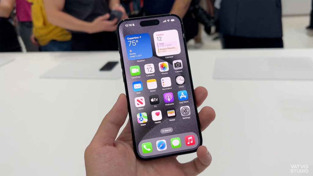 Viền màn hình mỏng, sang chảnh của iPhone 15 Pro - Táo 247