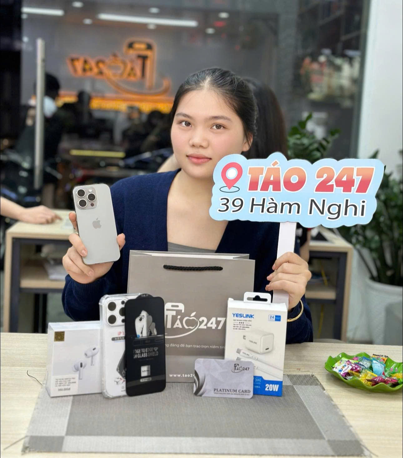 Rất nhiều khách hàng vẫn đang tin tưởng lựa chọn iPhone 16 Pro Max tại Táo 247