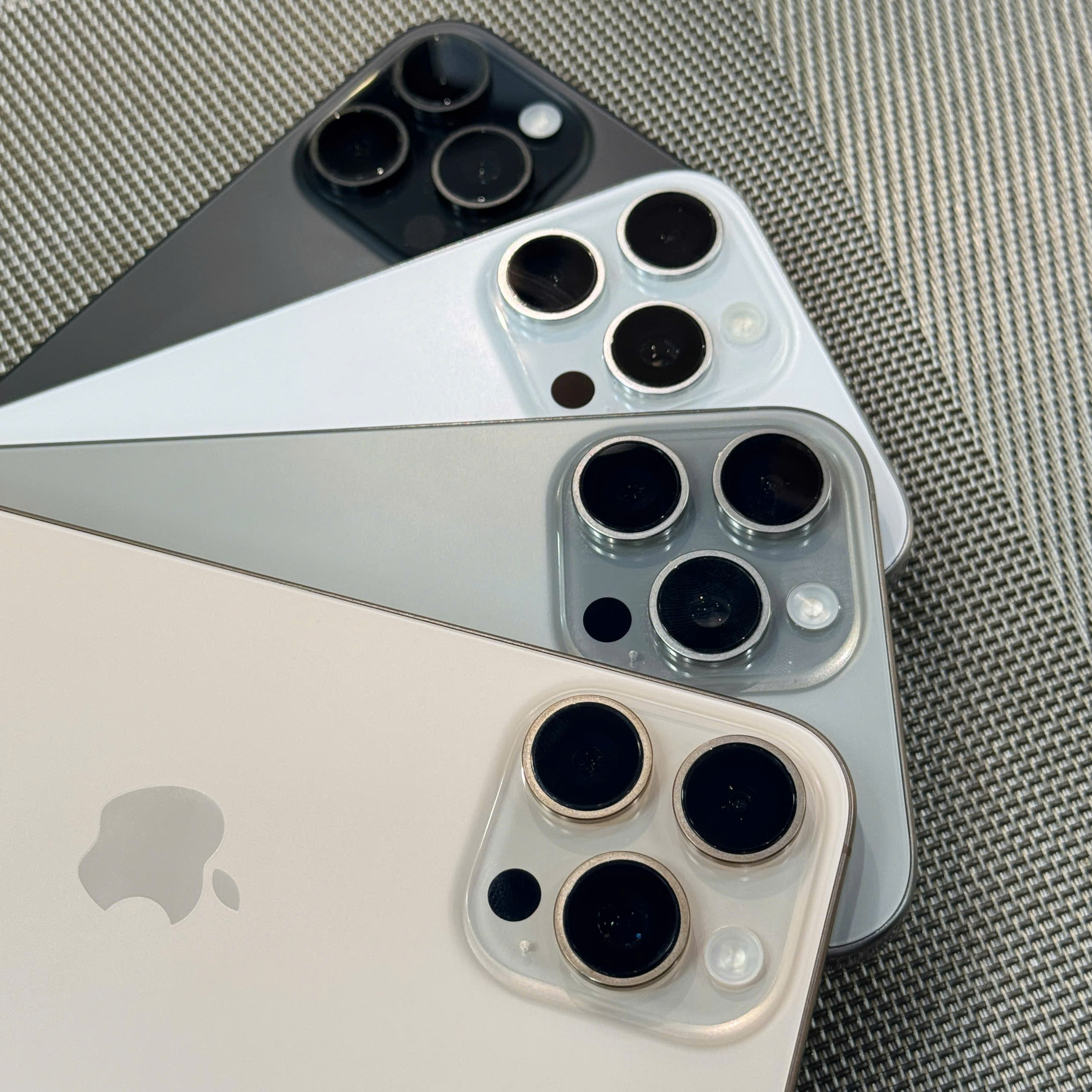 iPhone 16 Pro Max đầy đủ mẫu mã đa dạng tại Táo 247