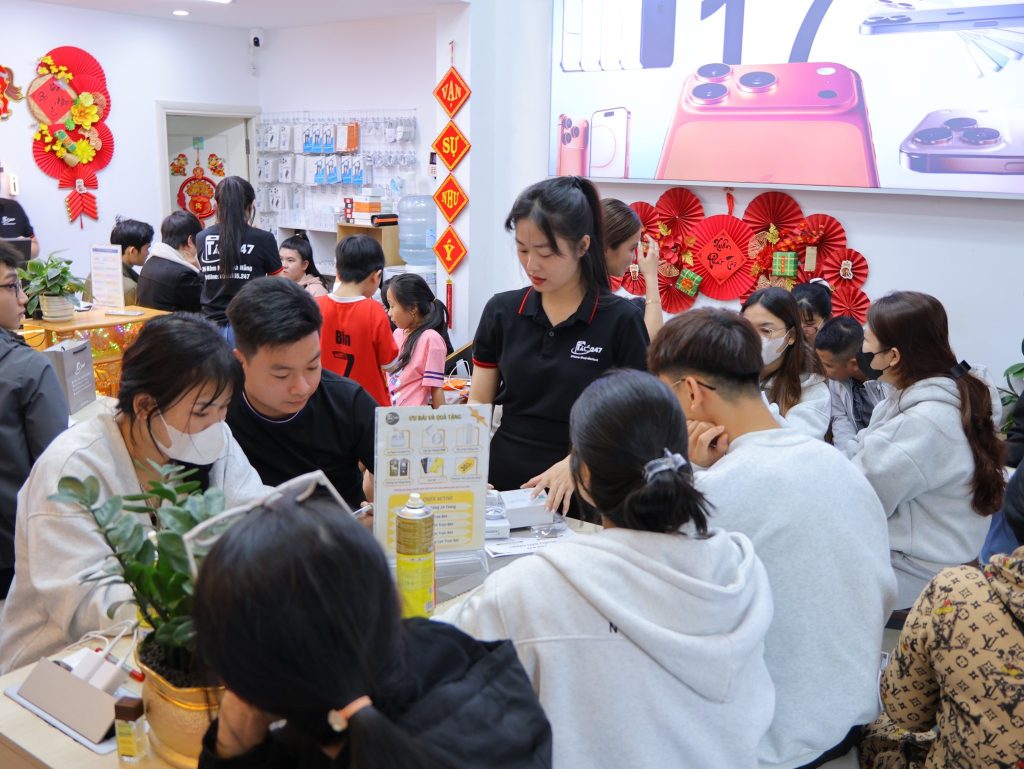 Không gian mua sắm nhộn nhịp tại Táo 247 - khẳng định sự uy tín, chất lượng