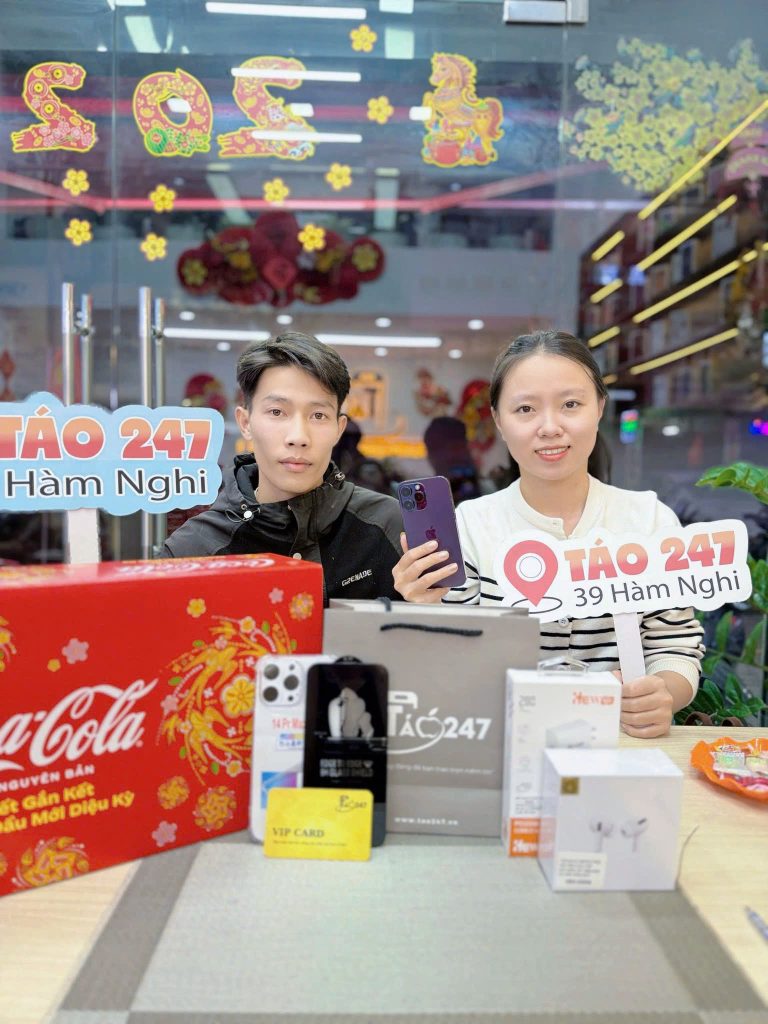 Khách hàng tin tưởng và lựa chọn iPhone 14 Pro Max tại Táo 247