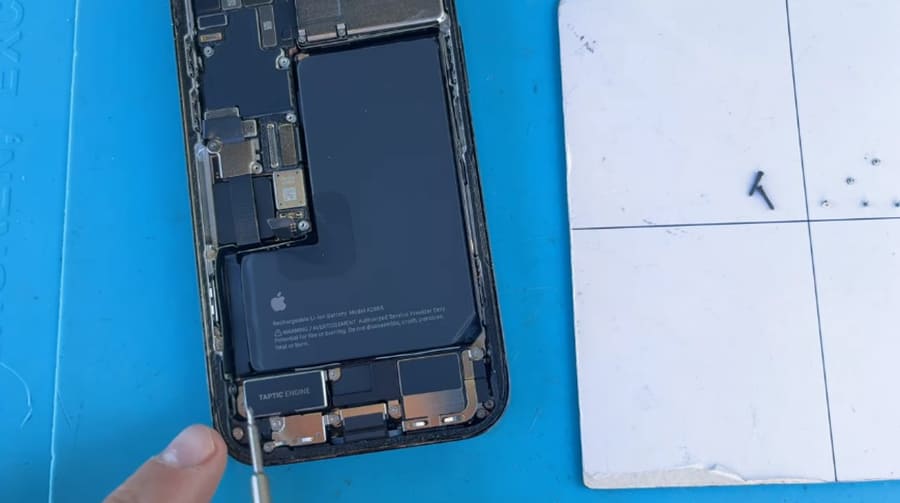 Táo 247 luôn cung cấp dịch vụ sửa lỗi sạc iPhone 14 Pro Max uy tín, linh kiện chính hãng.