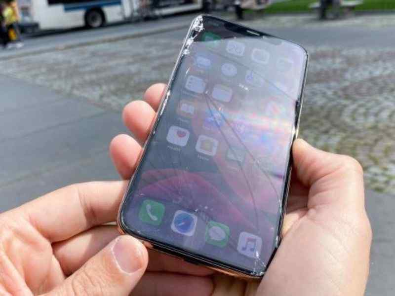 Tình trang mặt kinh iphone bị hư hỏng | Táo 247