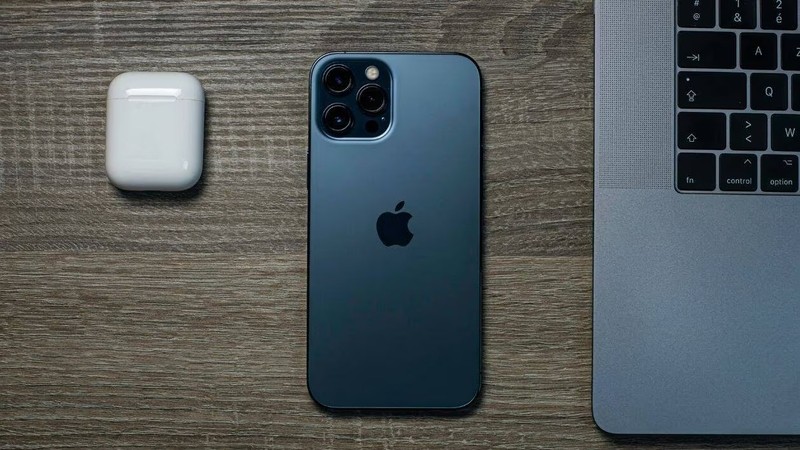 iPhone 12 Pro bị nóng máy có làm sao không 
