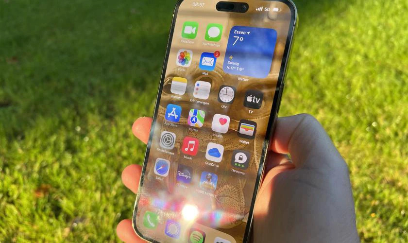 iPhone 15 Pro bị đơ không tắt được màn hình | Táo 247