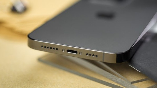 Vị trí cổng sạc sau khi sửa lỗi sạc iPhone 14 Pro Max | Táo 247