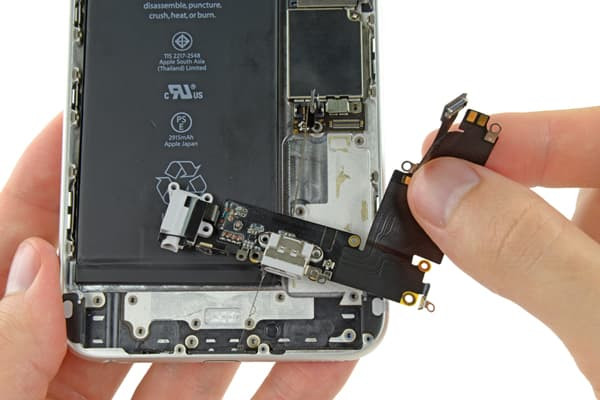 Dịch vụ thay cổng sạc iPhone 15 Đà Nẵng nhanh chóng, lấy ngay, bảo hành dài hạn tại Táo 247
