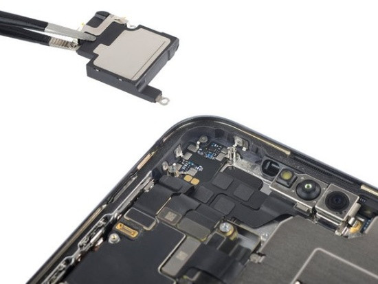 Tiến hành lắp đặt linh kiện mới cho iPhone | Táo 247