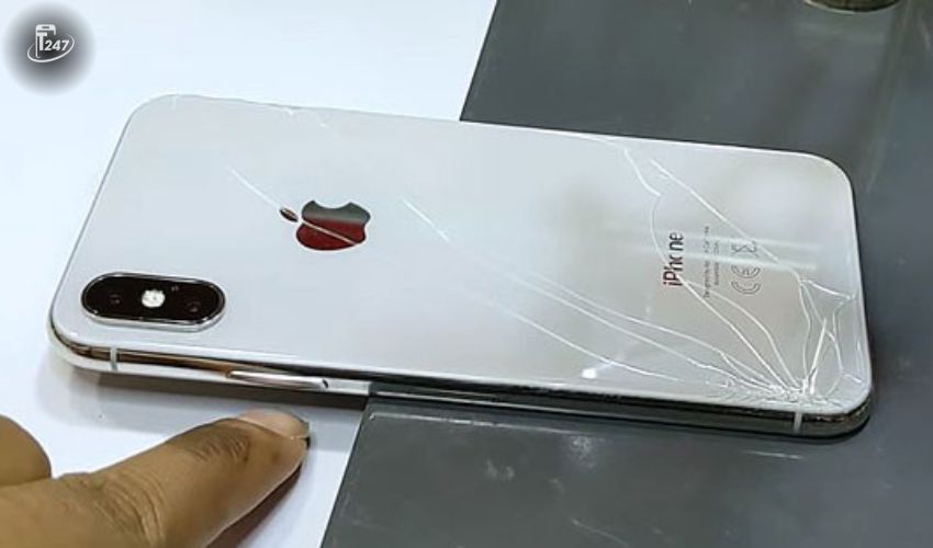 Một cú rơi mạnh có thể khiến kính camera chịu lực tác động lớn và bị nứt, vỡ. | Táo 247