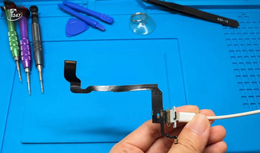 Táo 247 áp dụng quy trình thay chân sạc iPhone chuyên nghiệp và minh bạch | Táo 247
