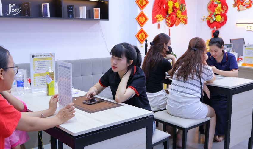 Chi phí thay màn hình iPhone X tại Táo 247 luôn được công khai, minh bạch, với nhiều lựa chọn linh kiện chất lượng cao