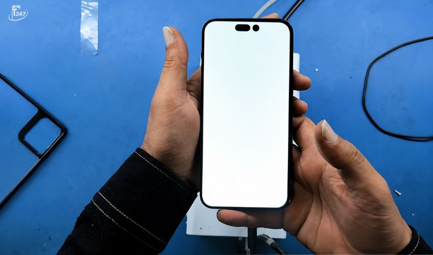Tình trạng iPhone 14 Pro Max màn hình trắng là một trong những lỗi gây khó chịu và lo lắng nhất cho người dùng | Táo 247