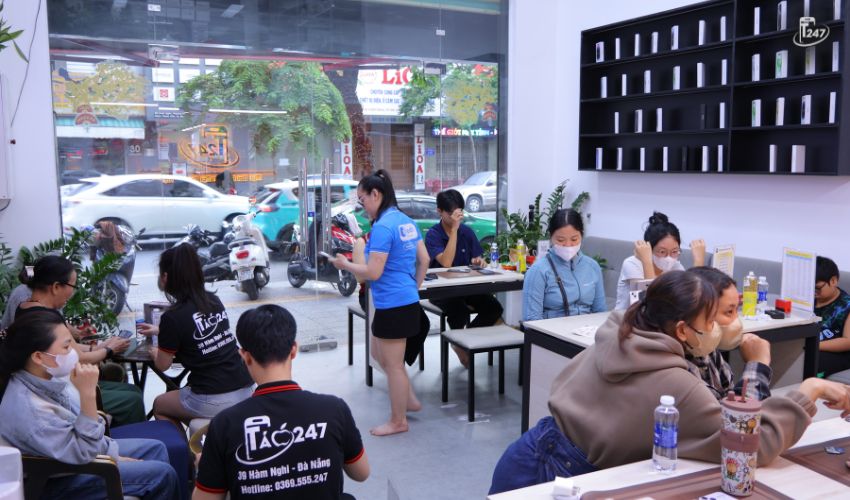Chọn Táo 247, bạn sẽ nhận được dịch vụ sửa chữa iPhone 14 Pro Max chuyên nghiệp, với đội ngũ kỹ thuật viên tay nghề cao