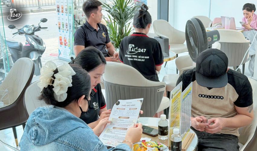 Nhân viên tư vấn tại Táo 247 luôn được đào tạo bài bản, nhiệt tình hỗ trợ khách hàng