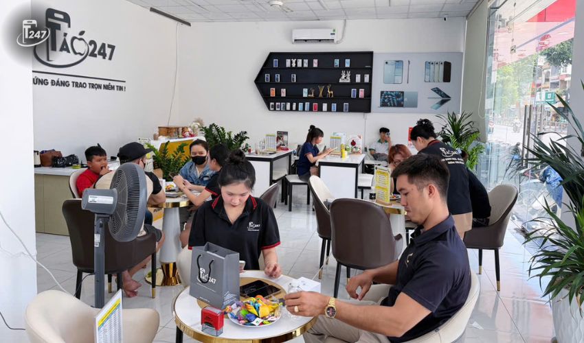 Không gian mua sắm tại Táo 247