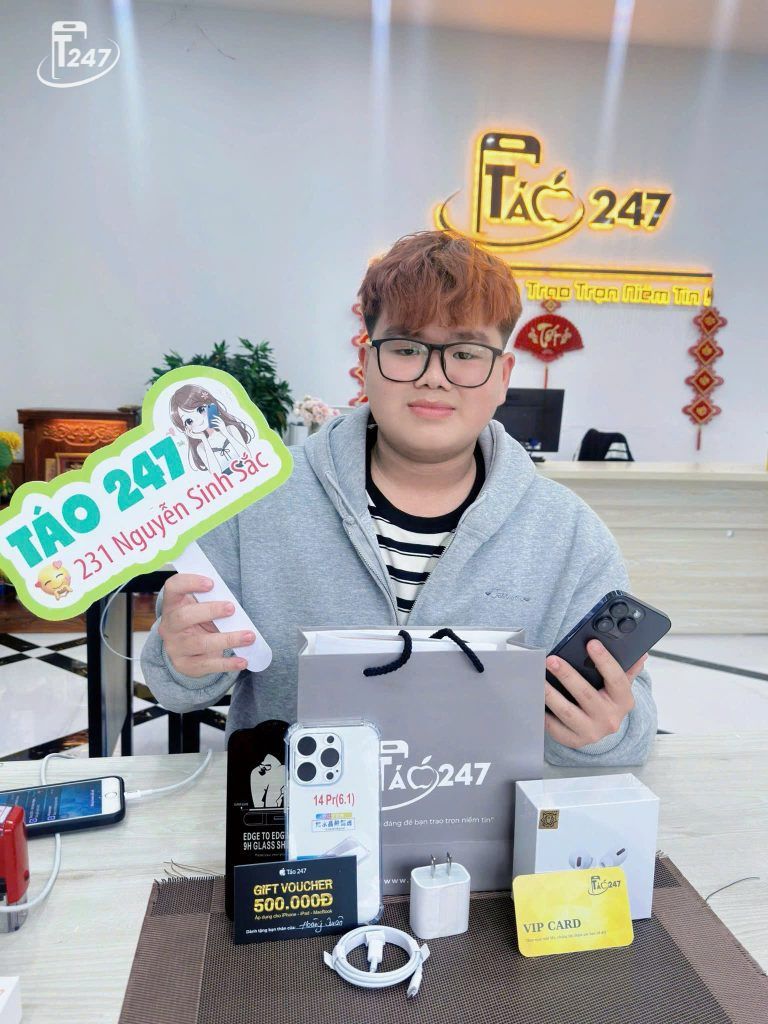 Các bạn sinh viên vẫn luôn tin tưởng và lựa chọn iPhone 14 Pro tại Táo 247