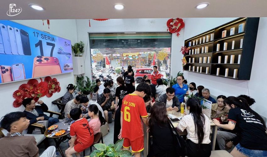 Không gian mua sắm nhộn nhịp tại Táo 247 - khẳng định sự uy tín, chất lượng