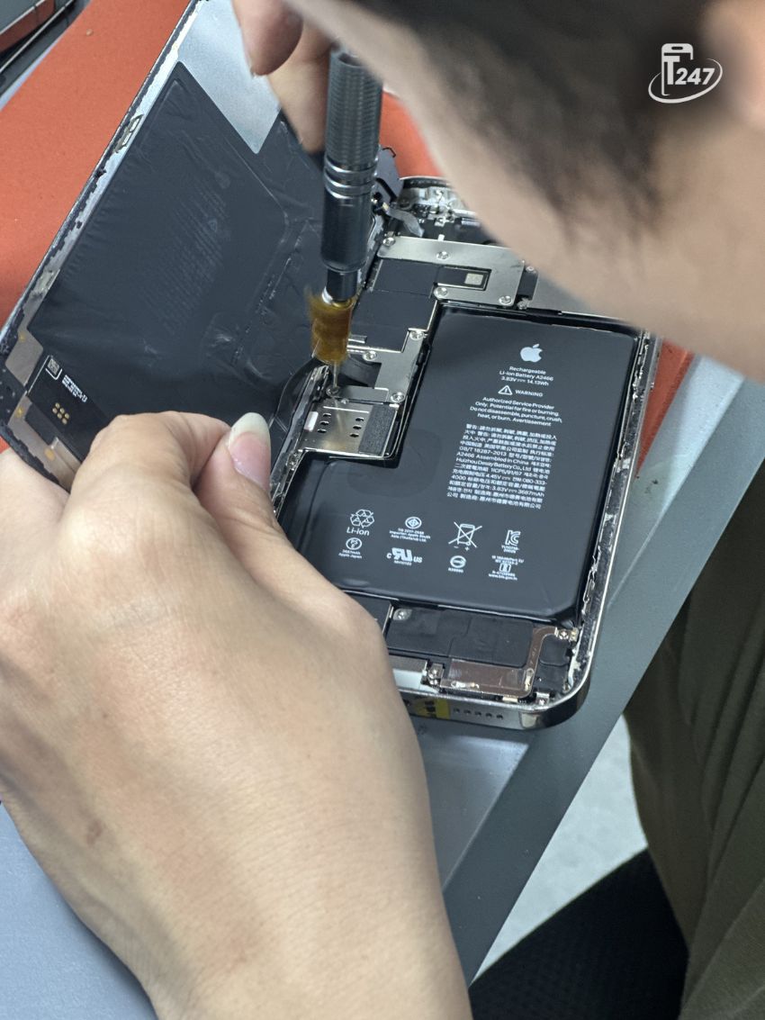 Khi IC nguồn, mainboard hoặc các cảm biến pin bị lỗi, iPhone 14 Pro Max báo pin ảo nghiêm trọng | Táo 247