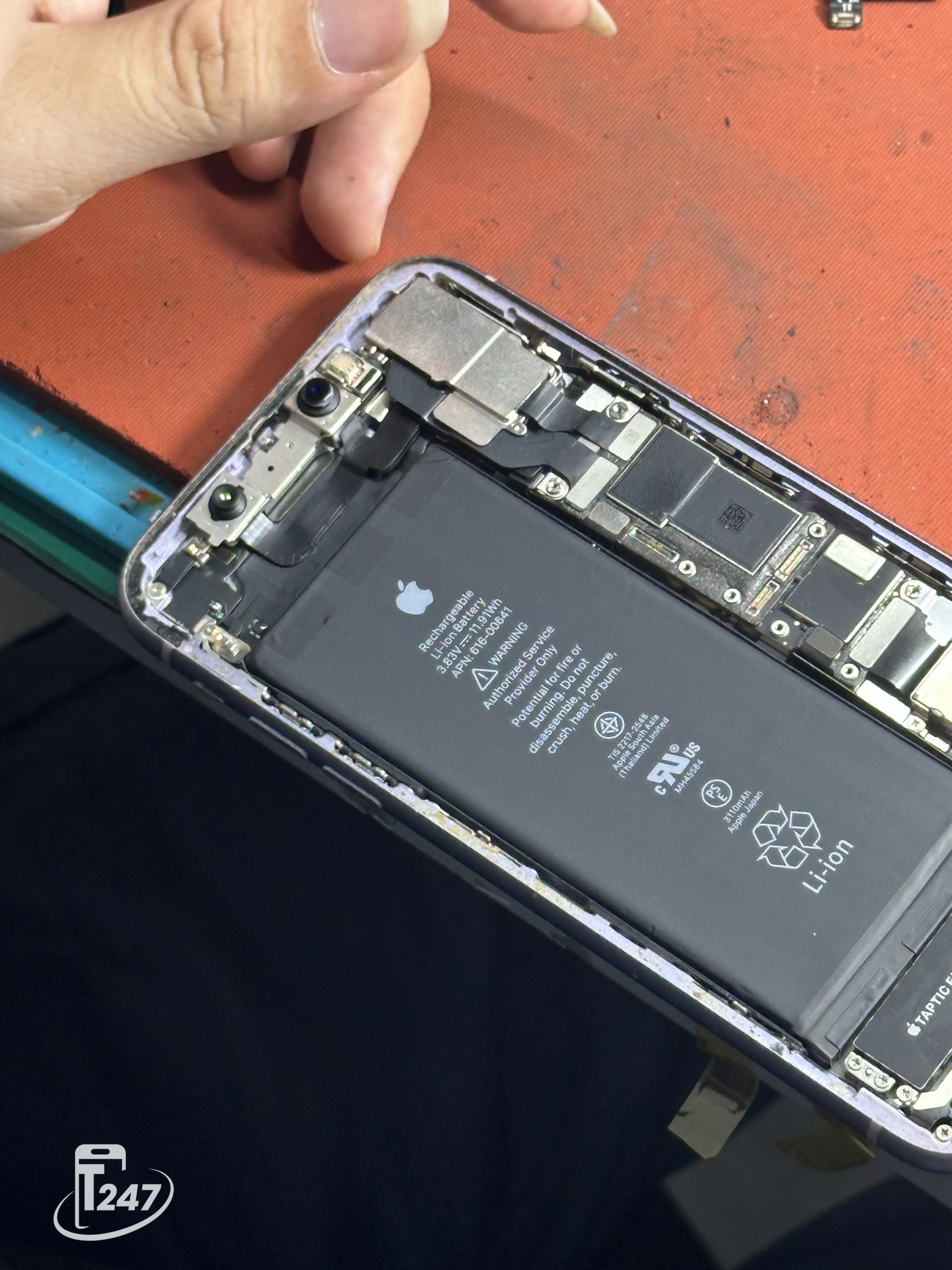Linh kiện pin chính hãng dùng để thay pin iPhone 15 Đà Nẵng tại Táo 247